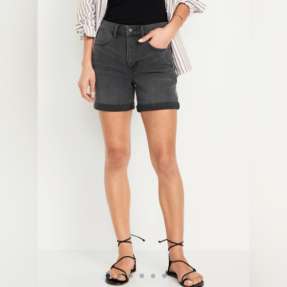 Old Navy Pants - 🆕 Old Navy Women’s High-Waisted Wow Jean Shorts -- 5-inch inseam